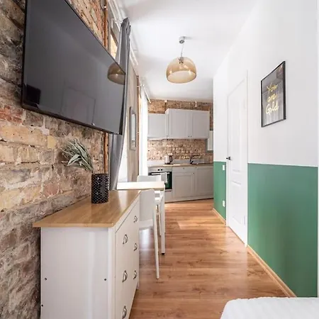 Quiet Hideaway & Wifi In Centre *